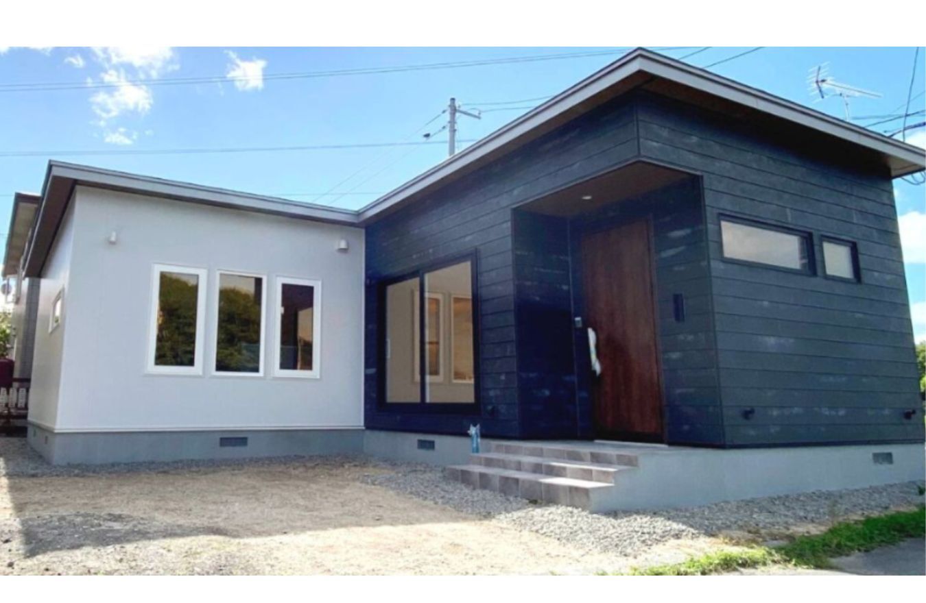 川の流れを感じるLj字型平屋