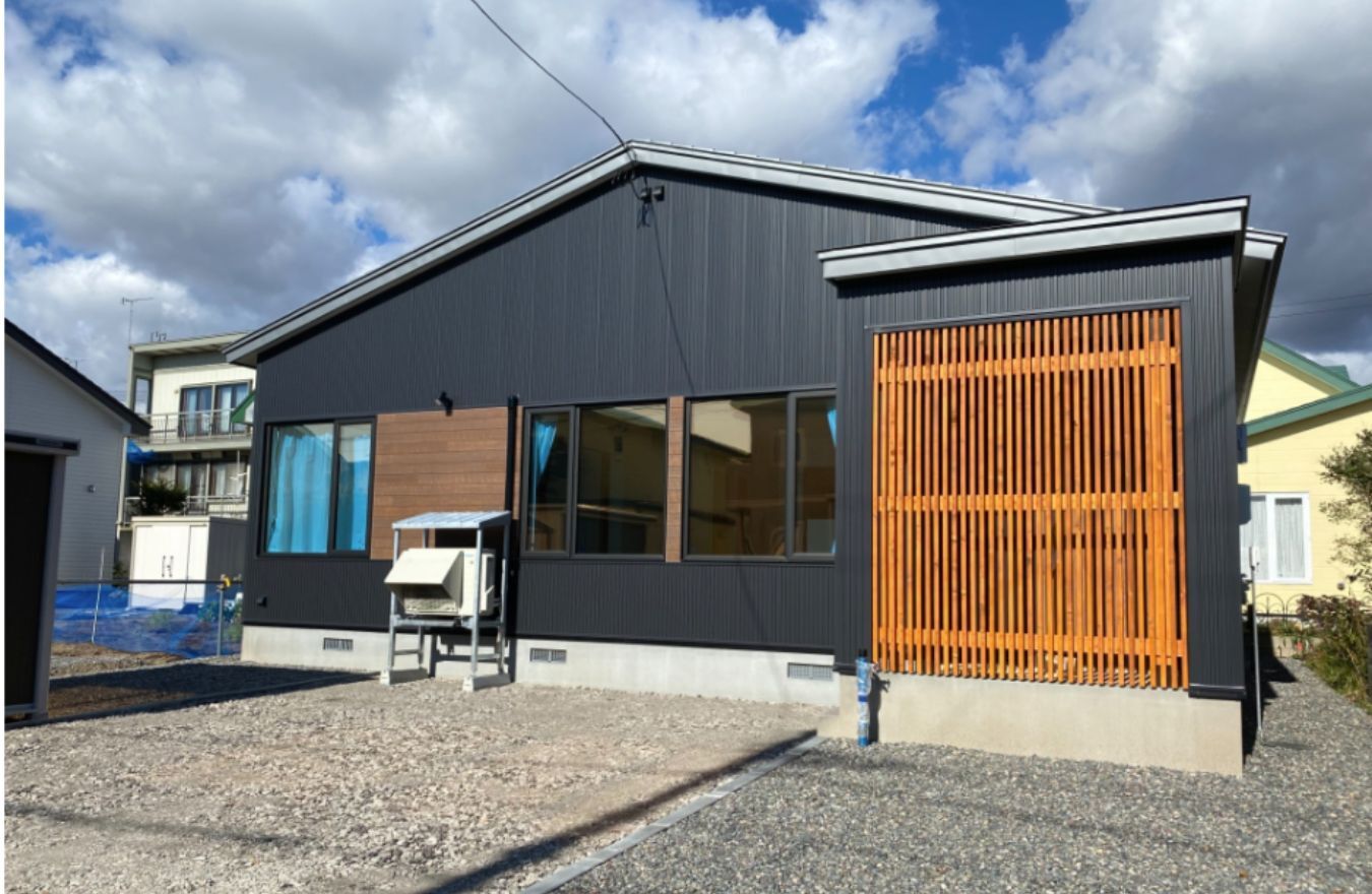 三角屋根のイエ